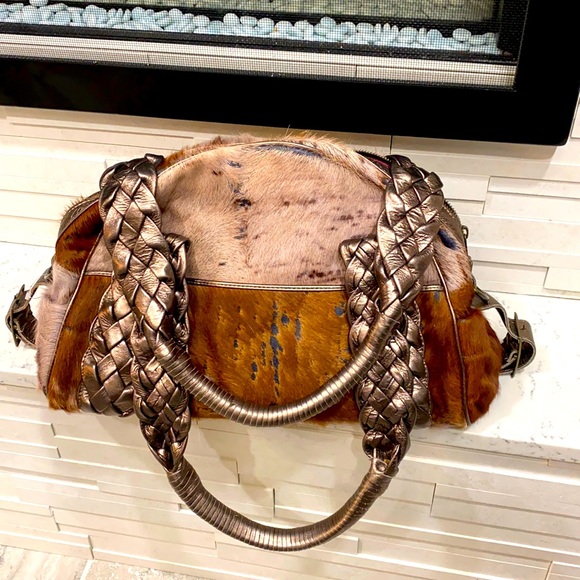 Real fur mid size distressed purse. - Picture 3 of 8